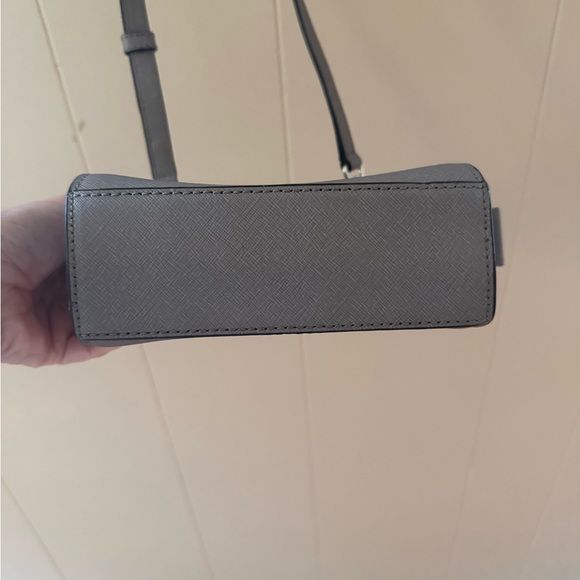 Michael Kors Elegant Gray Crossbody Bag - Picture 2 of 5